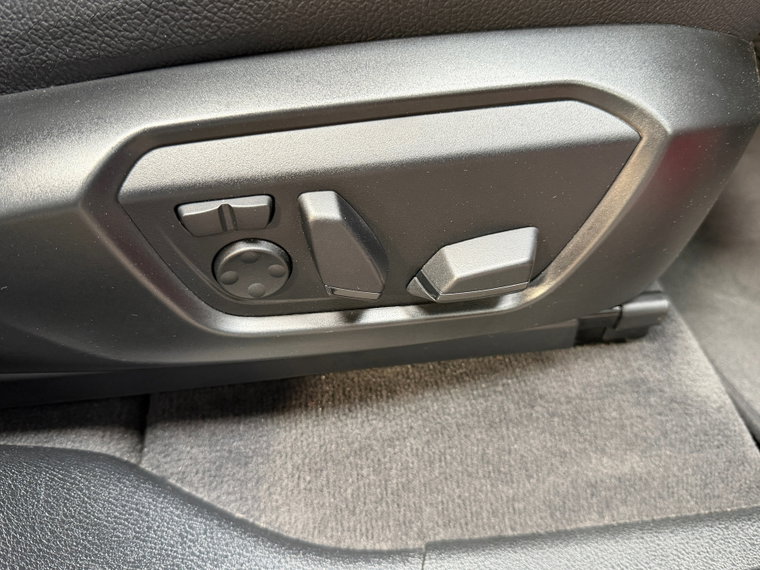 Vehicle Image 33
