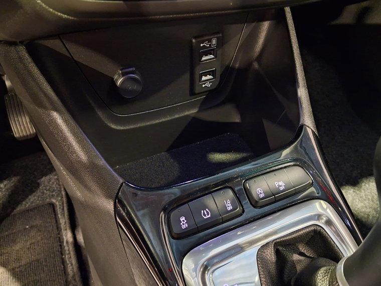 Vehicle Image 25