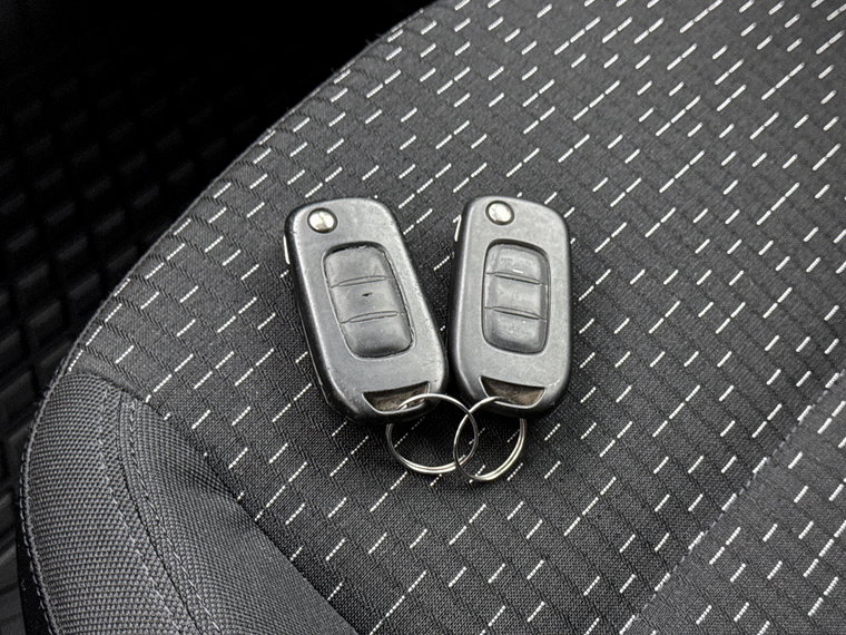 Vehicle Image 12