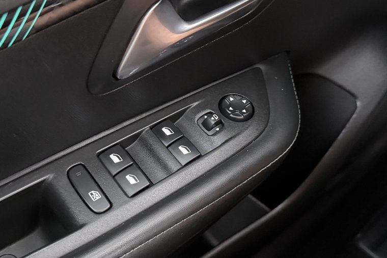 Vehicle Image 16