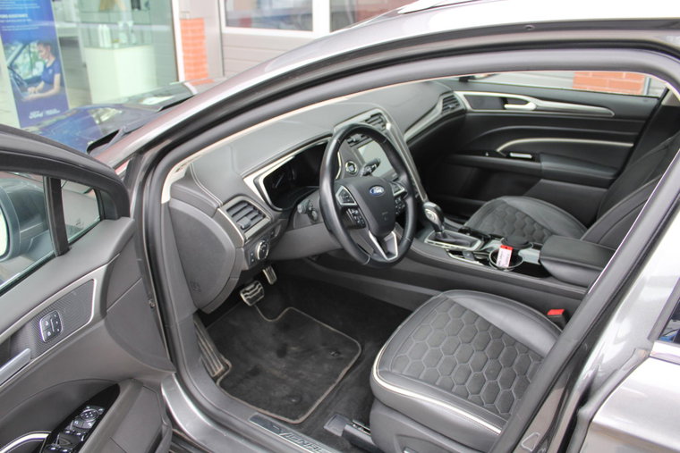 Vehicle Image 9