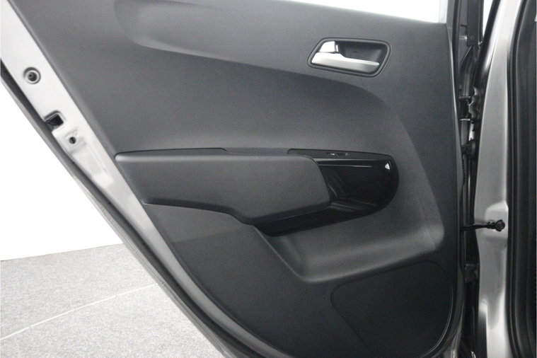 Vehicle Image 40