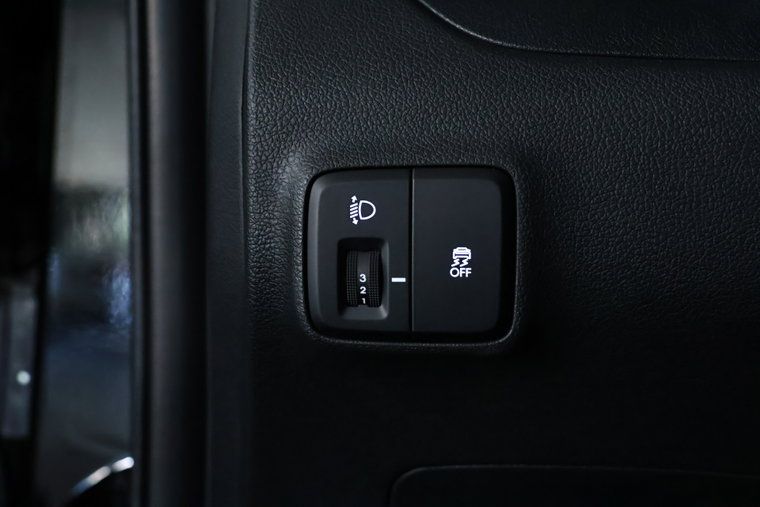 Vehicle Image 25
