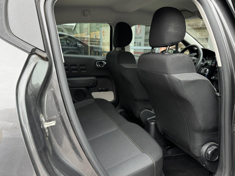 Vehicle Image 16