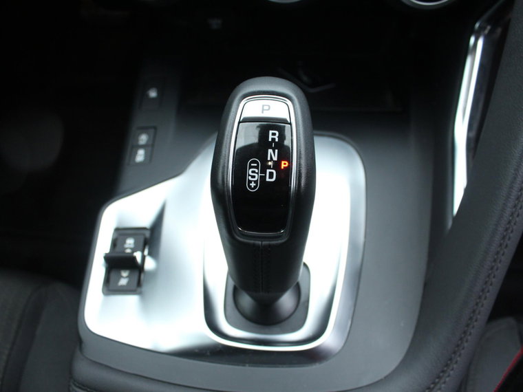 Vehicle Image 25