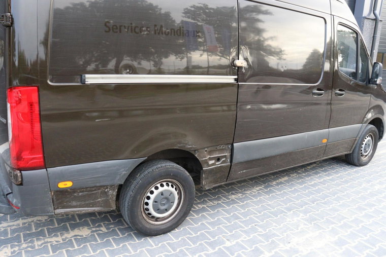 Vehicle Image 32