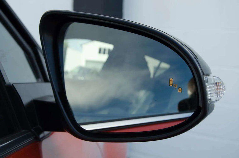 Vehicle Image 25