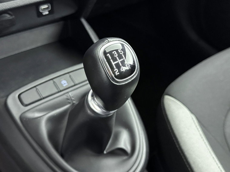 Vehicle Image 25