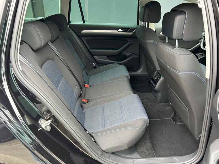 Vehicle Image 28