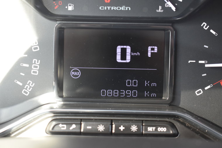 Vehicle Image 25