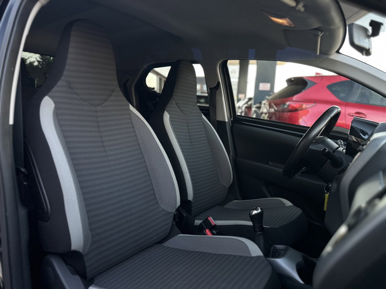 Vehicle Image 12