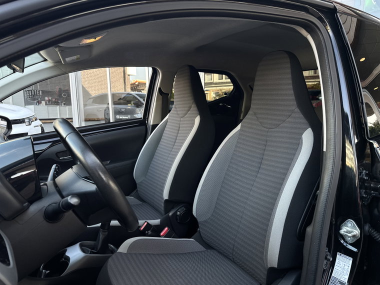 Vehicle Image 17