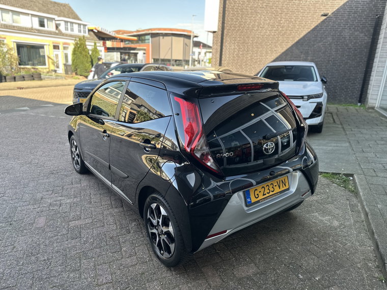 Vehicle Image 32