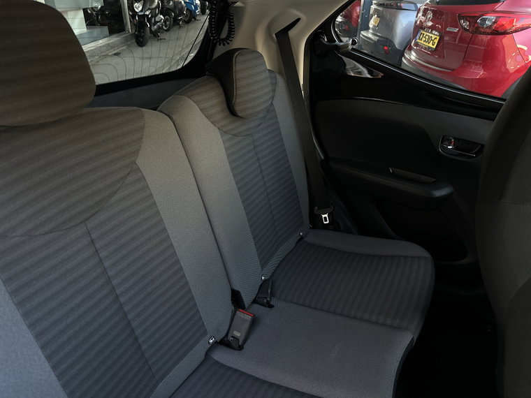 Vehicle Image 7