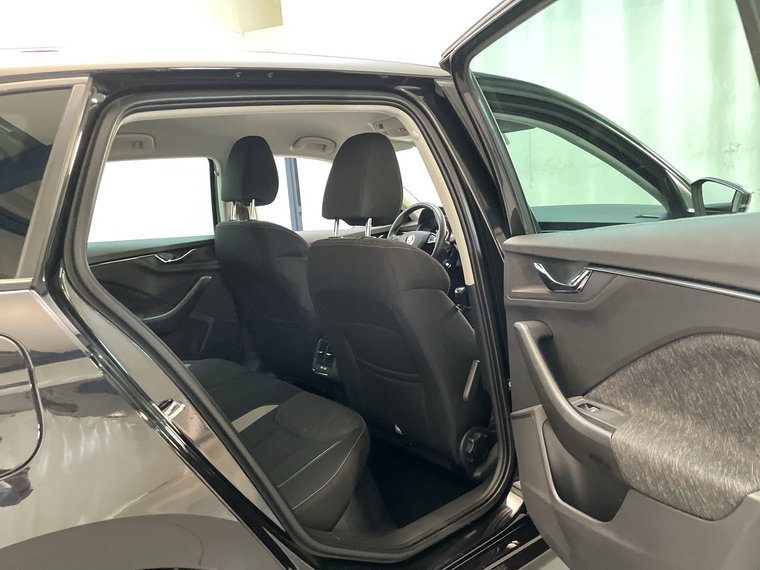 Vehicle Image 17