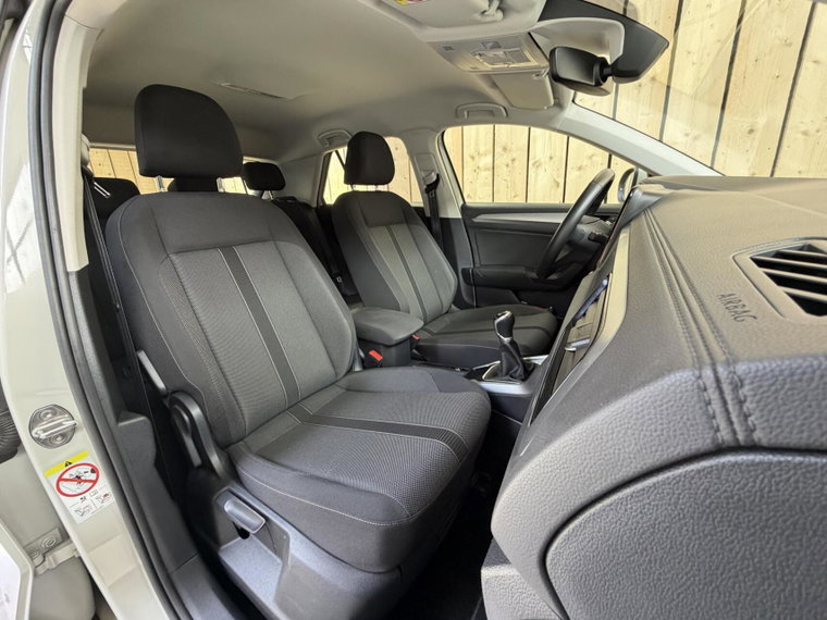 Vehicle Image 48