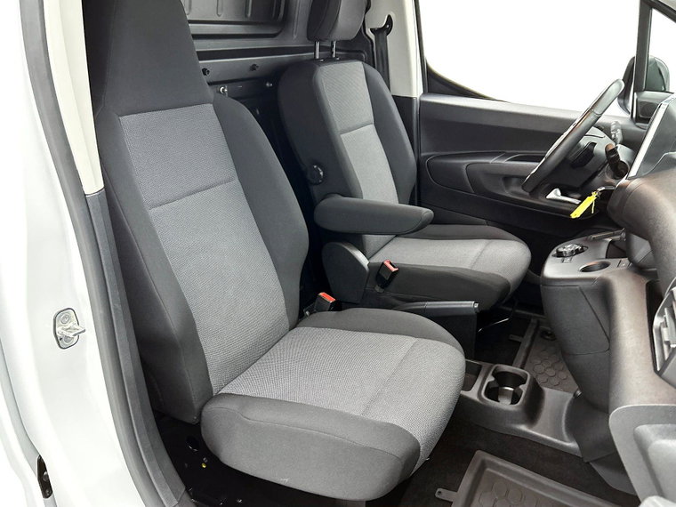 Vehicle Image 38