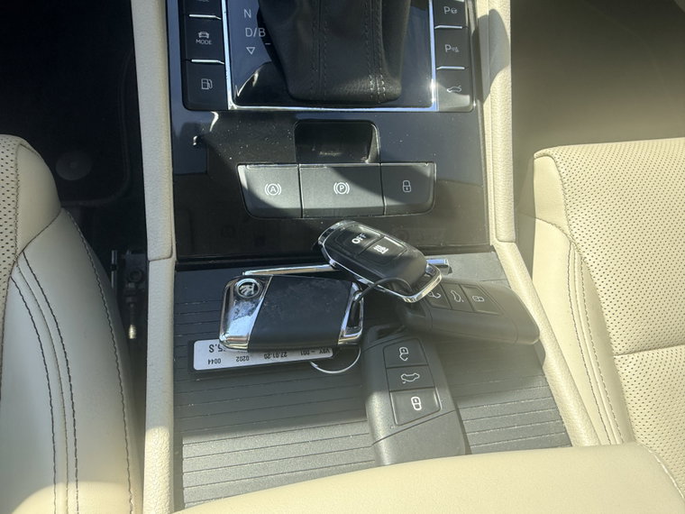 Vehicle Image 32