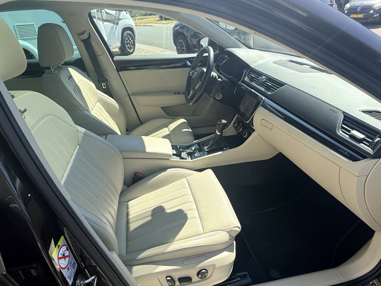 Vehicle Image 35