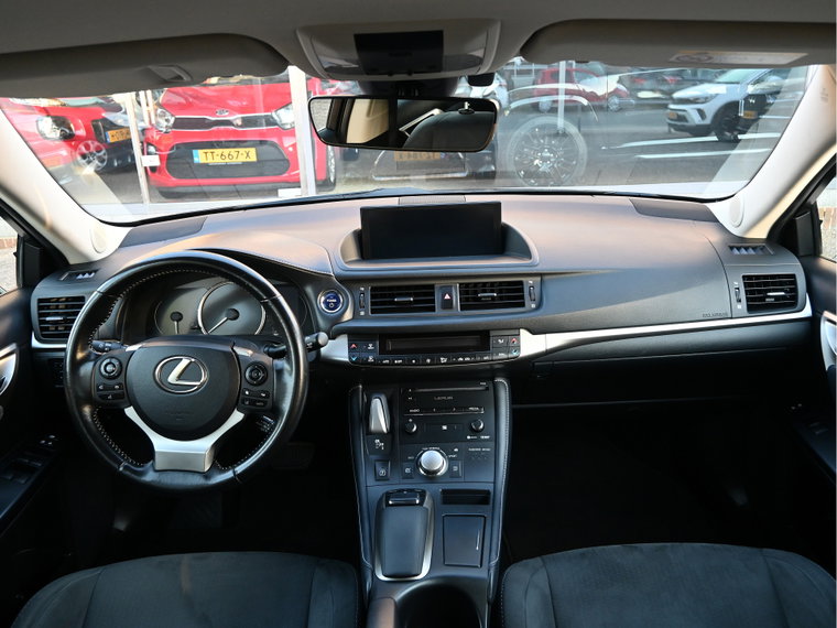 Vehicle Image 16