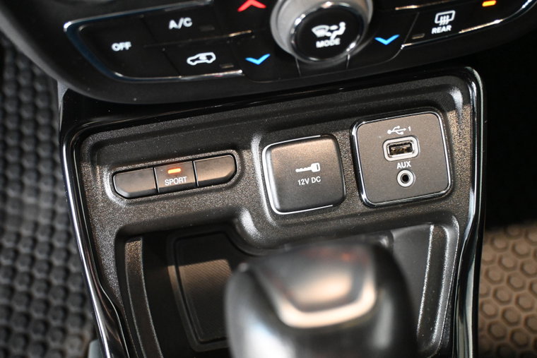 Vehicle Image 32