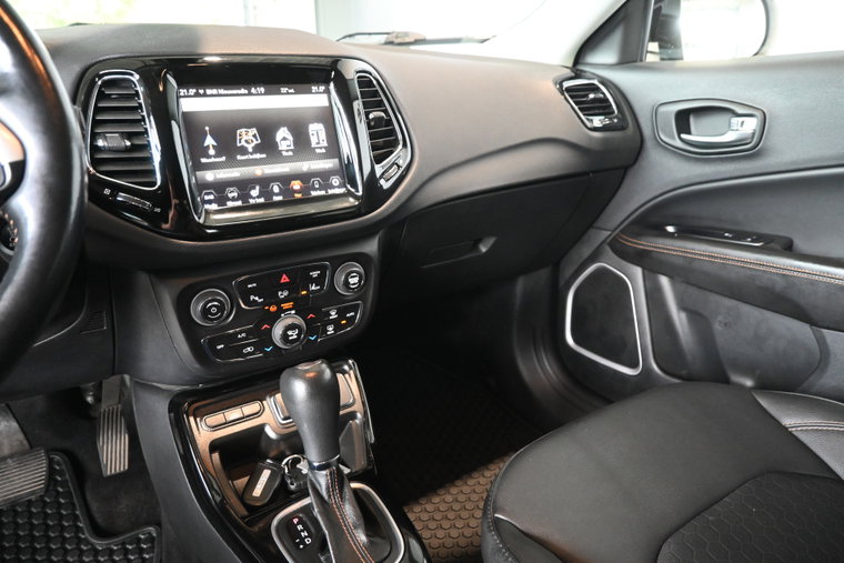 Vehicle Image 8