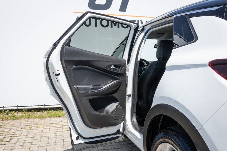 Vehicle Image 38