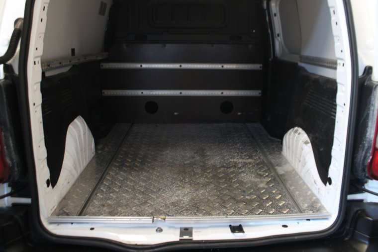 Vehicle Image 17
