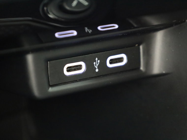 Vehicle Image 35