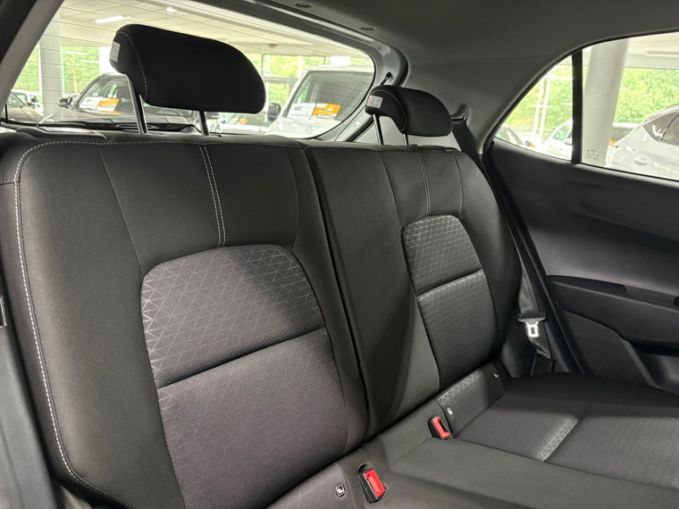 Vehicle Image 32