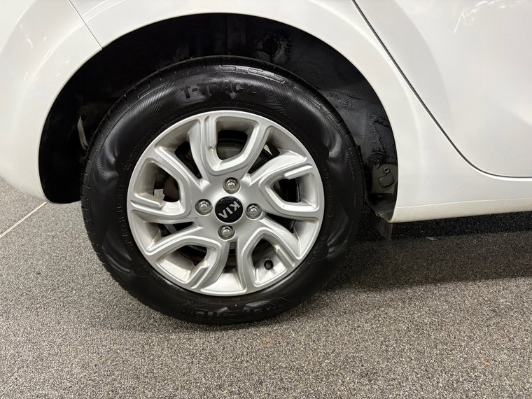 Vehicle Image 36
