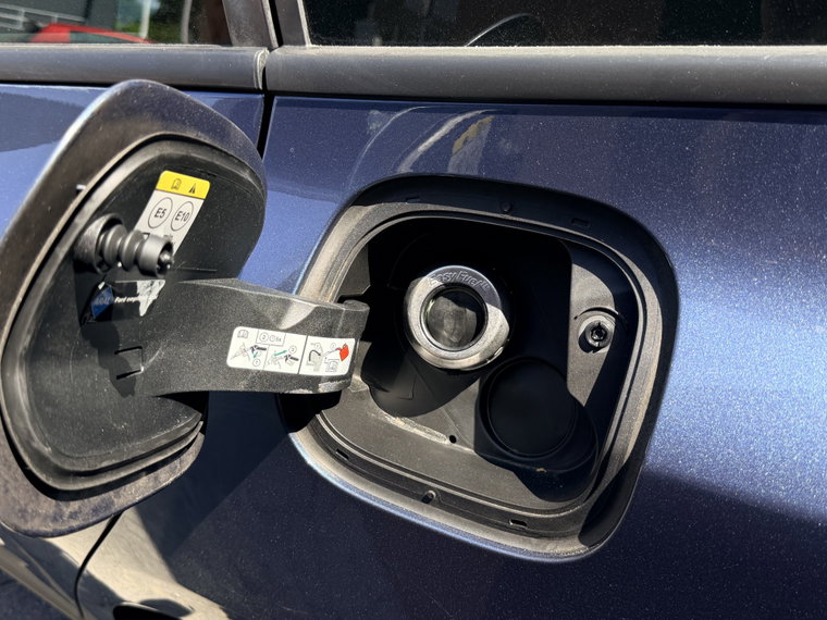Vehicle Image 28