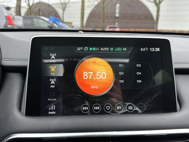 Vehicle Image 25