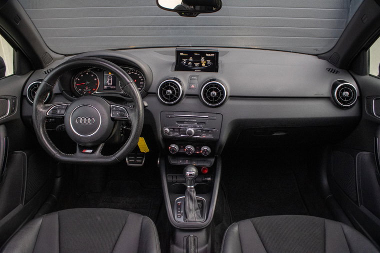Vehicle Image 12