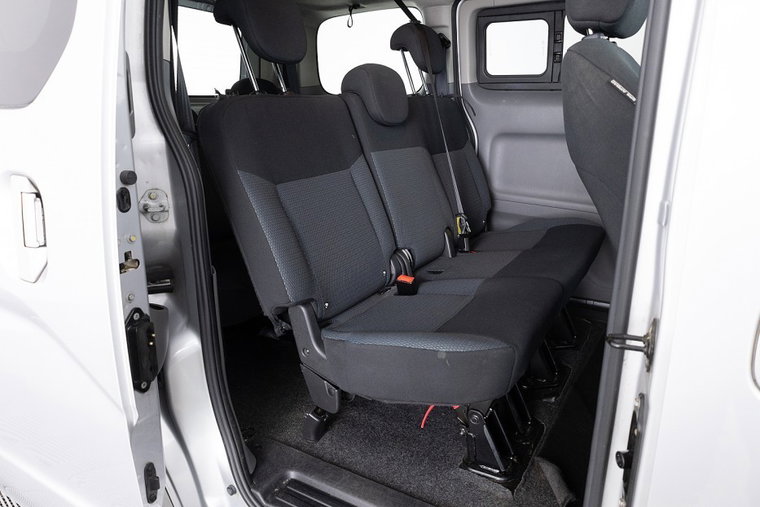 Vehicle Image 9