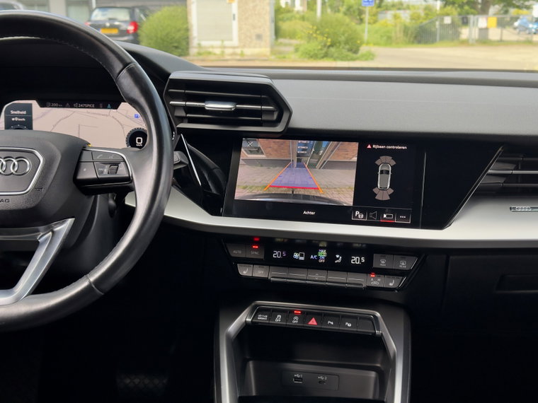 Vehicle Image 23