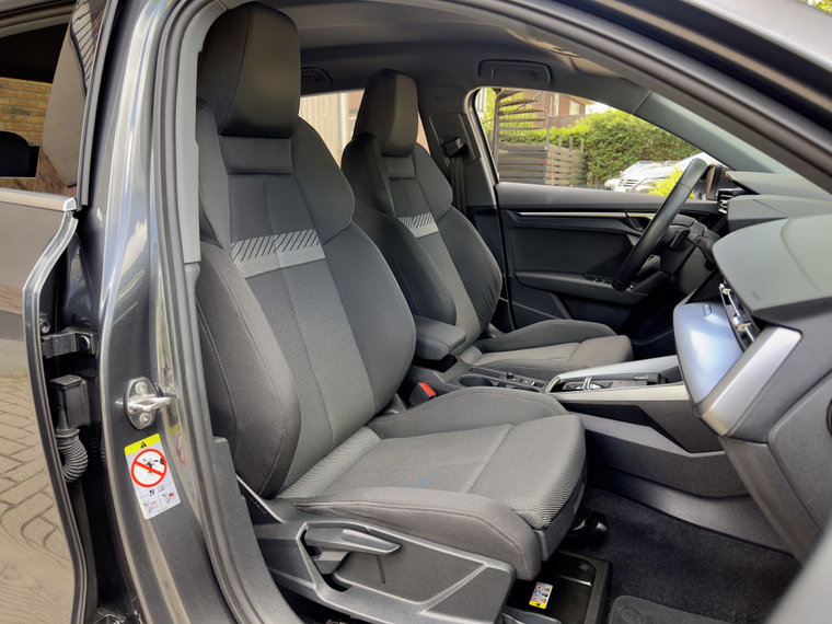 Vehicle Image 25