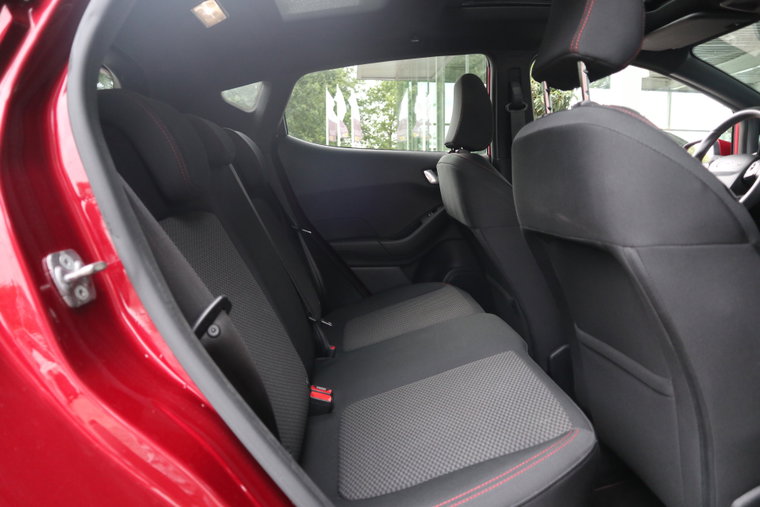 Vehicle Image 32