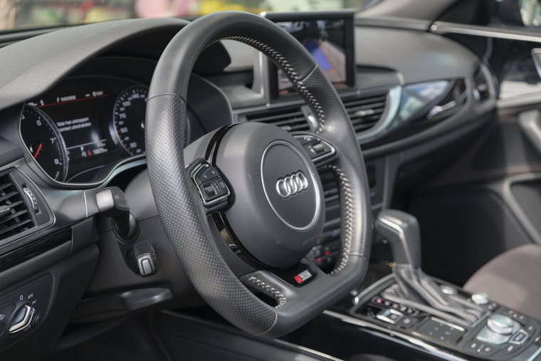 Vehicle Image 8