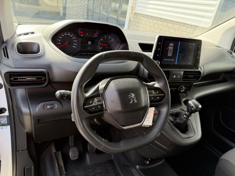 Vehicle Image 23