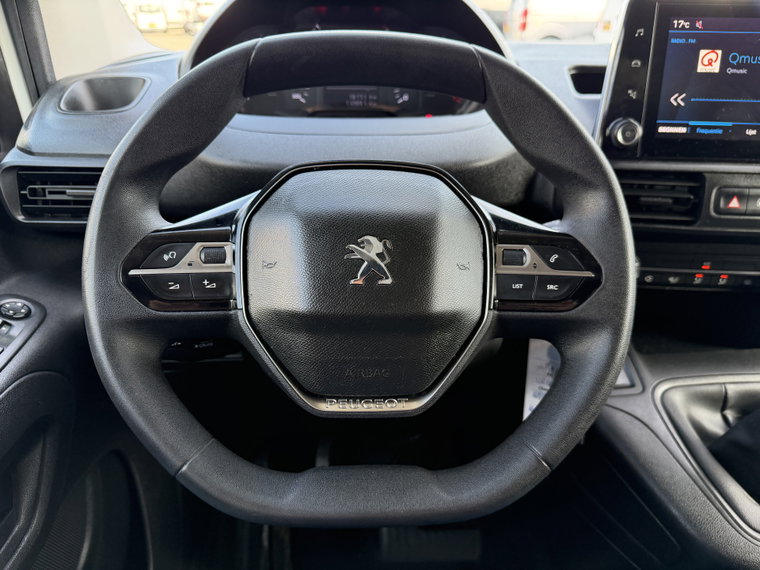 Vehicle Image 24