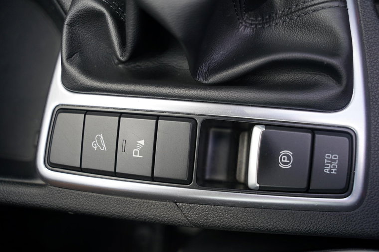Vehicle Image 25