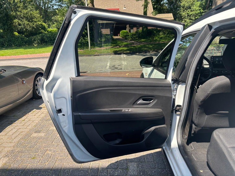 Vehicle Image 26