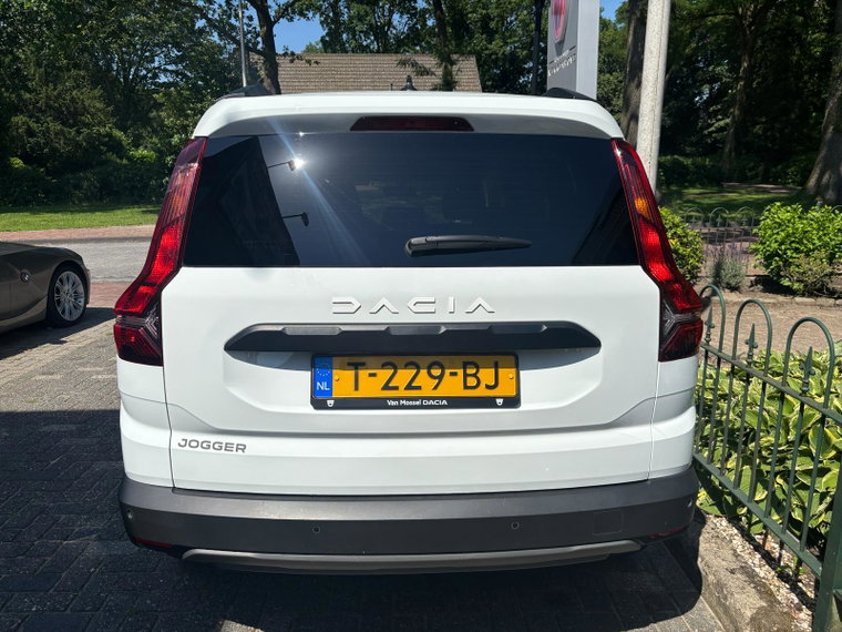 Vehicle Image 32