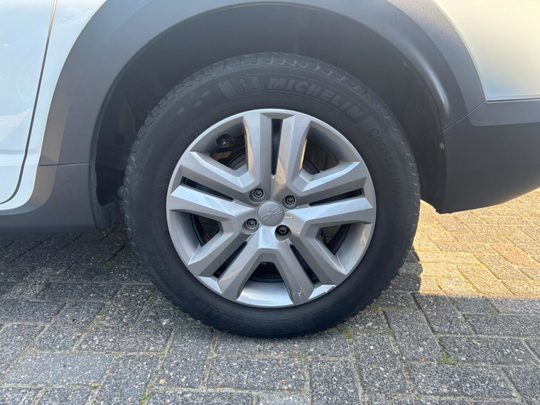 Vehicle Image 33