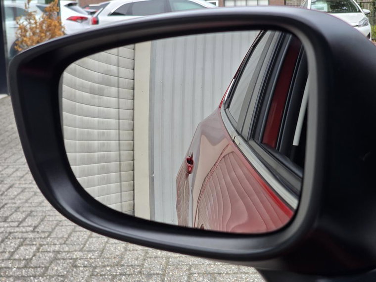 Vehicle Image 32