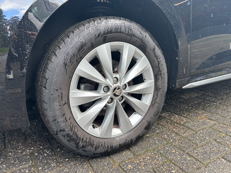 Vehicle Image 35