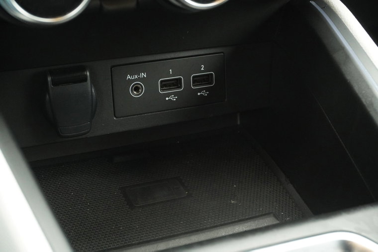 Vehicle Image 25