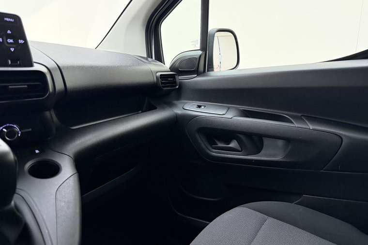 Vehicle Image 23