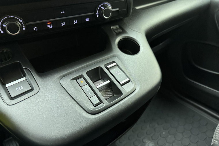 Vehicle Image 23